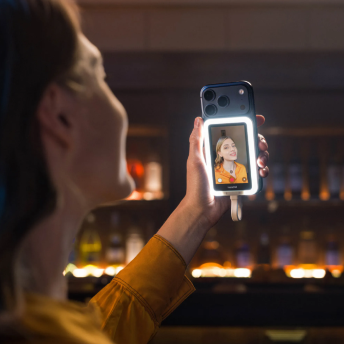 SELFIVO™ MirrorScreen Pro – Selfie ve Vlog Çekimleri İçin Akıllı Arka Ekran